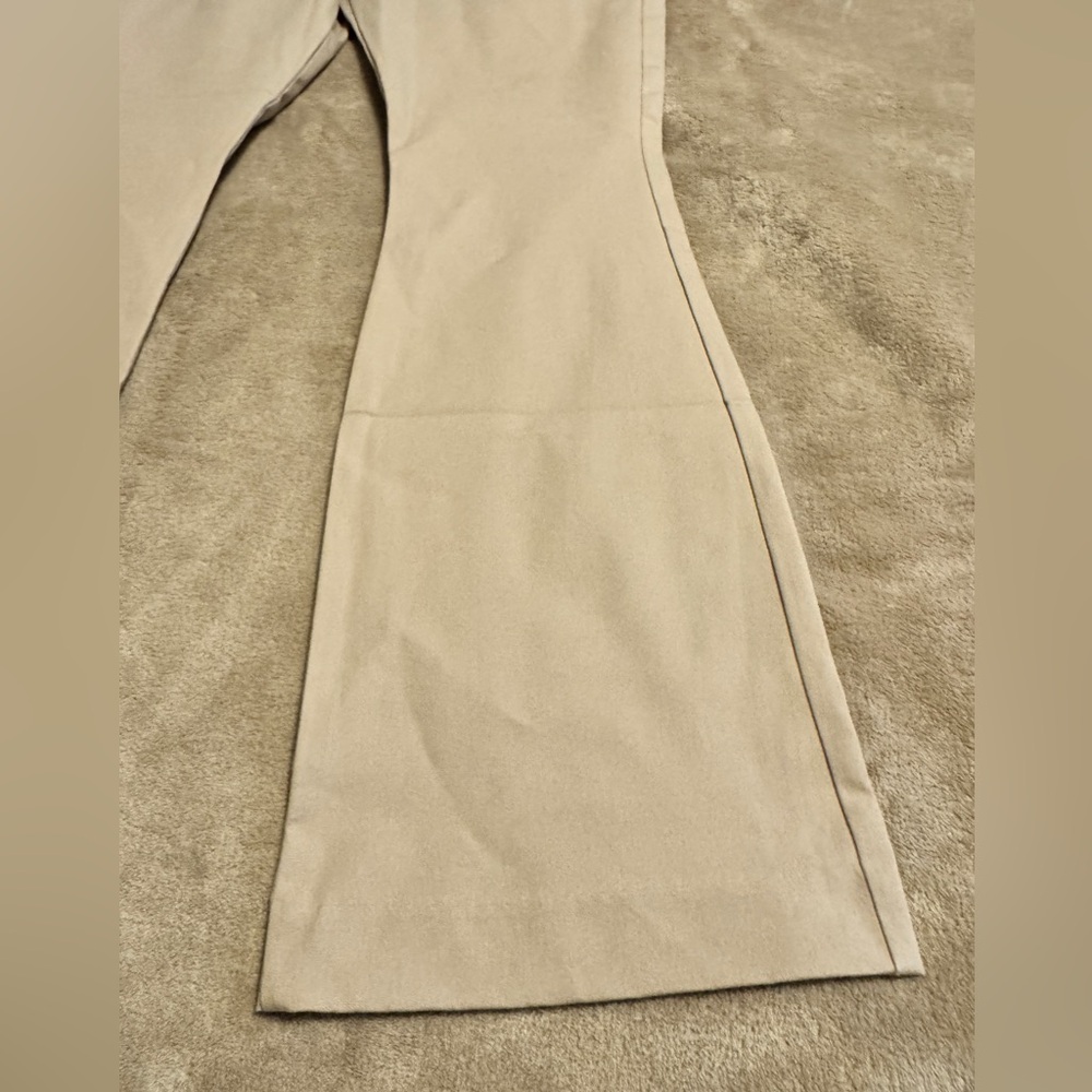 Old Navy Women's Tan Khaki Pixie Flare pants sz 10 - Picture 2 of 5